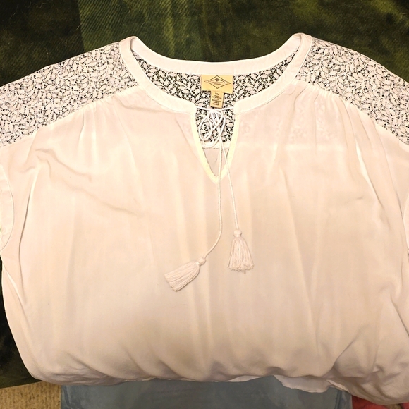 White Lace Shoulder Blouse !!Buy 3 for $15!! - Picture 9 of 9